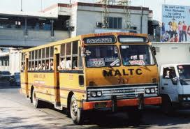 古いローカル的なバス